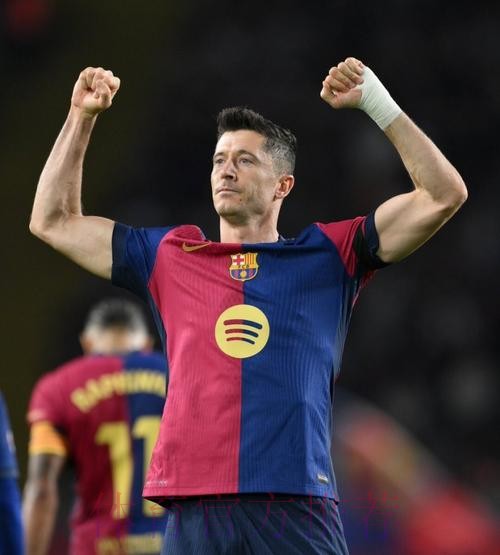 皇马当年与莱万预签的合同曝光 年薪860万签6年